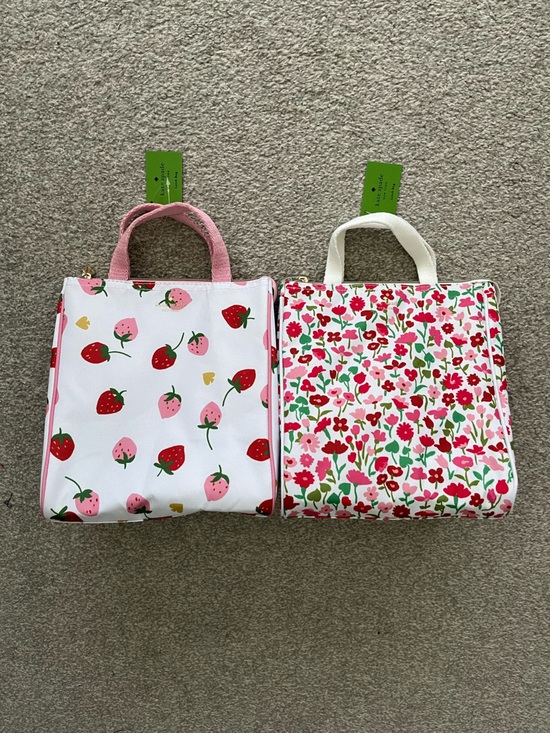 kate spade Handbags - NWT Kate Spade Strawberry & Floral Lunch Bag Duo in White, Pink, Red, Green